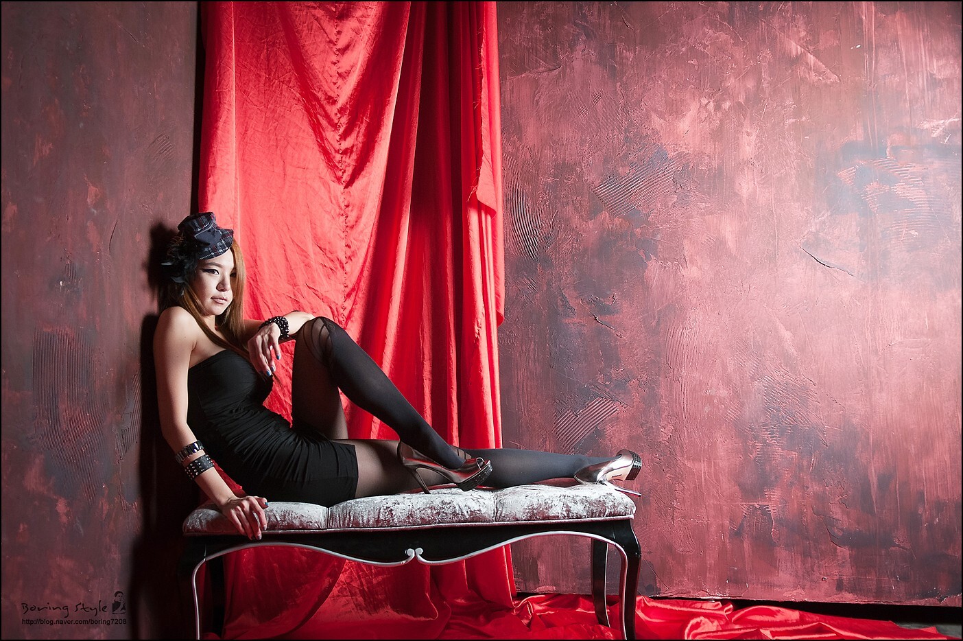 [网络收集] 2013.08.05 韩国车模李宗彬-性感黑丝